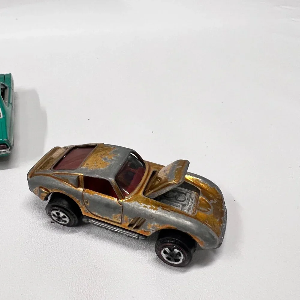 Lot of 2 Johnny Lightning Muscle Cars Custom Ferrari, Mercury Cyclone Spoiler